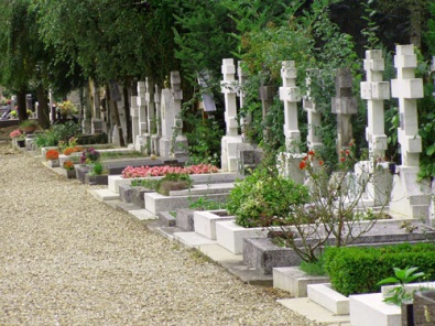 Кладбище Сент-Женевьев де Буа во Франции