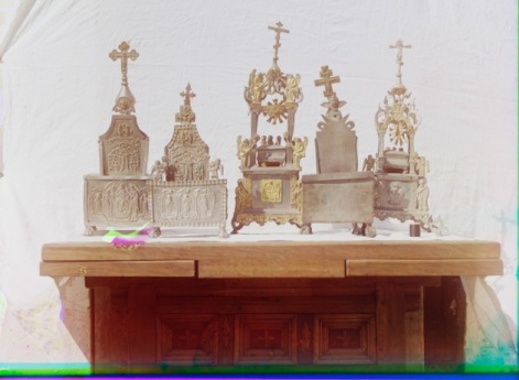 Оловянные дарохранительницы и дароносицы XVII-XVIII веков.