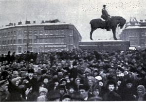 Петроград. Митинг около памятника Александру III. 1917