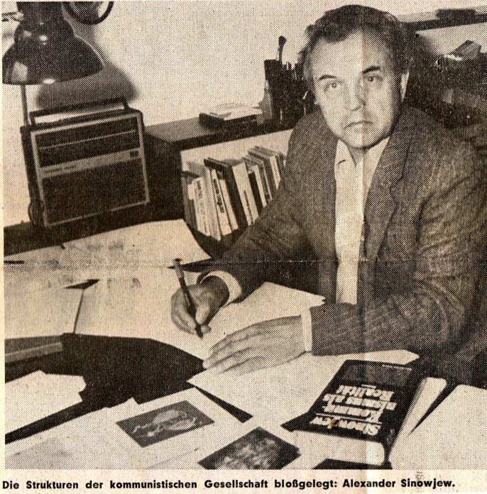 Зиновьев в своём кабинете в Мюнхене. 1981